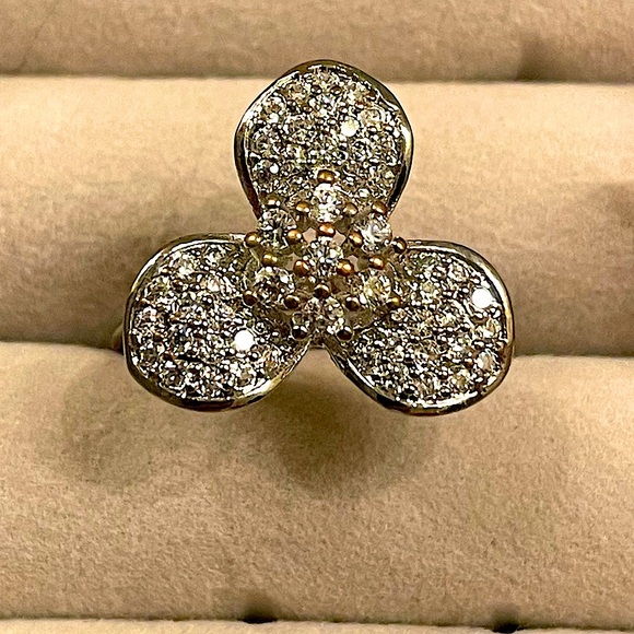Jewelry - Elegant Flower Paved Topaz Magical Sparkle Ring